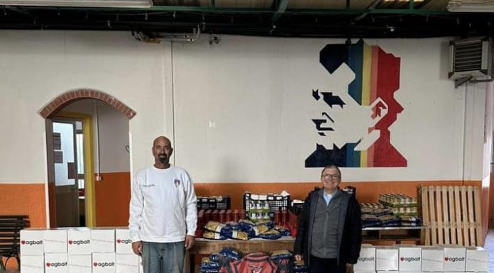 IL PISA OVEST E LA MAGISTRATURA DEI SATIRI DONANO BENI ALIMENTARI E PANETTONI ALLA CARITAS DEL CEP